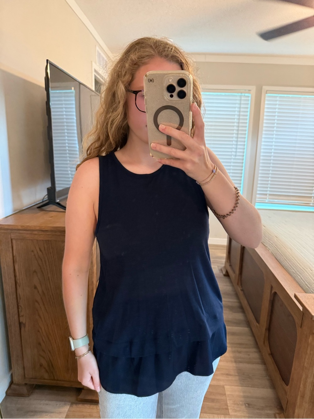 Navy blue J.Crew tank top. Only worn a few times, just like new.
-Size M